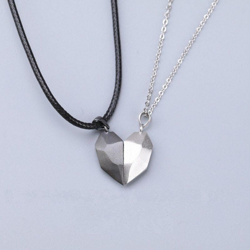 Neo Gothic Metal Necklaces for Lovers' Parties (Pair)